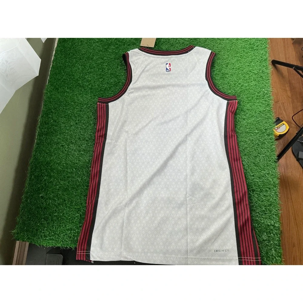 Nike Chicago Bulls City Edition Swingman Jersey White Red Mens Size 44 Medium